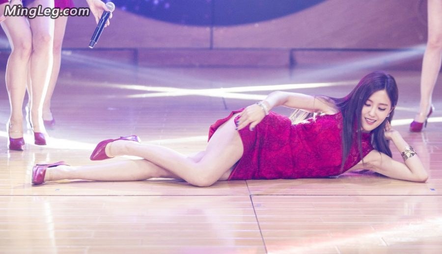 T-ara一群姑娘美好的大腿啊。躺着的是谁(朴孝敏)（第5张/共10张）