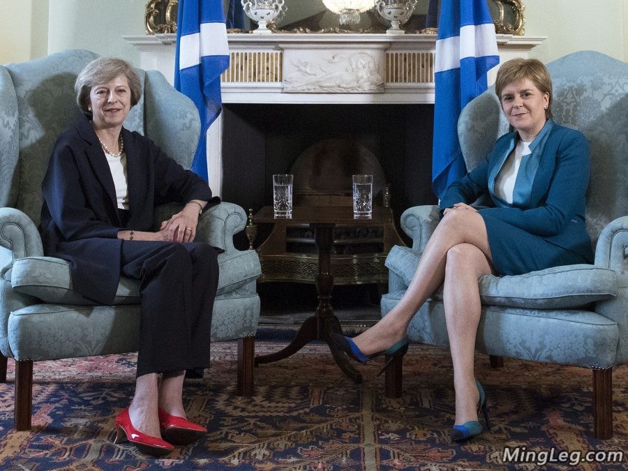 英国首相Theresa May和苏格兰首席部长Nicola Sturgeon高跟（第1张/共1张）