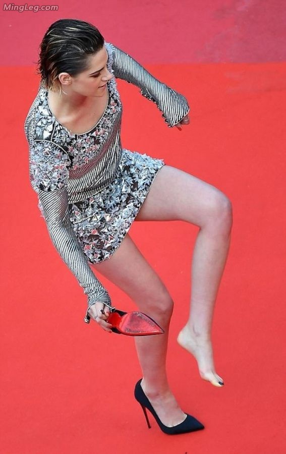 暮光女Kristen Stewart一言不合就脱高跟鞋多角度呈现（第11张/共24张）