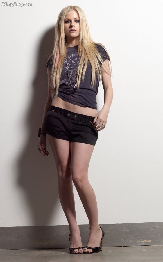 女歌手艾薇儿Avril的修长美腿写真（第1张/共2张）