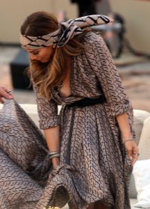 Jennifer Lopez俯身后风光无限好大的乳晕（第2张/共20张）