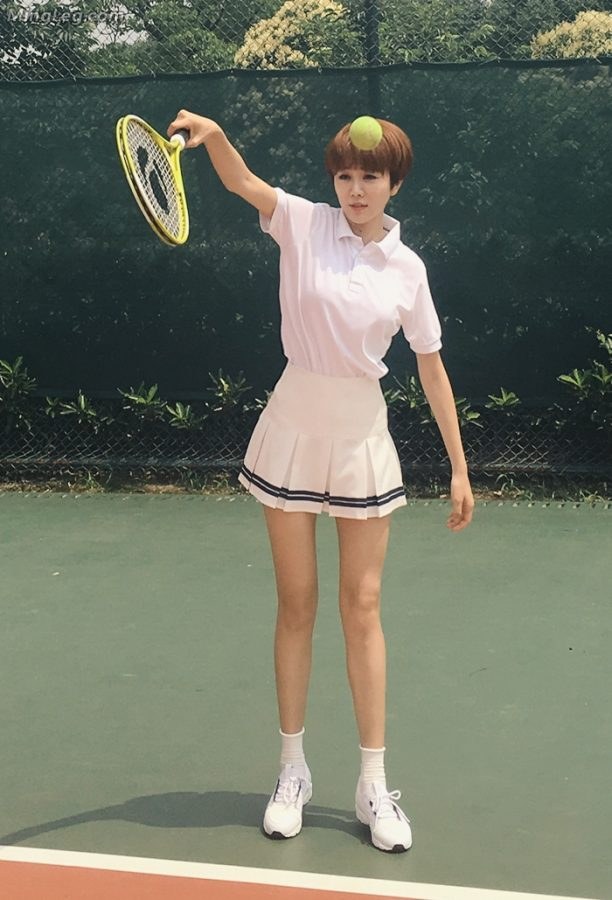 清新的短发美腿女孩姜妍打网球（第2张/共9张）