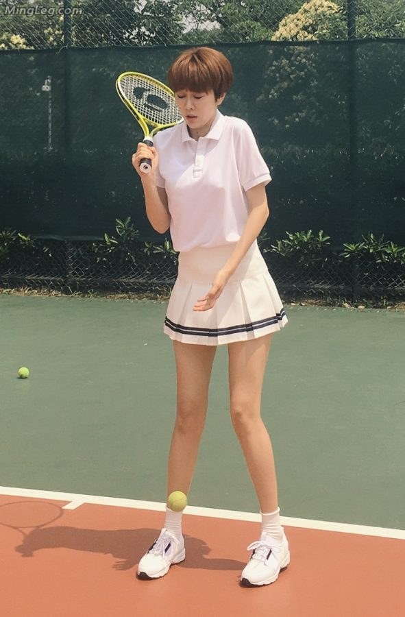 清新的短发美腿女孩姜妍打网球（第3张/共9张）