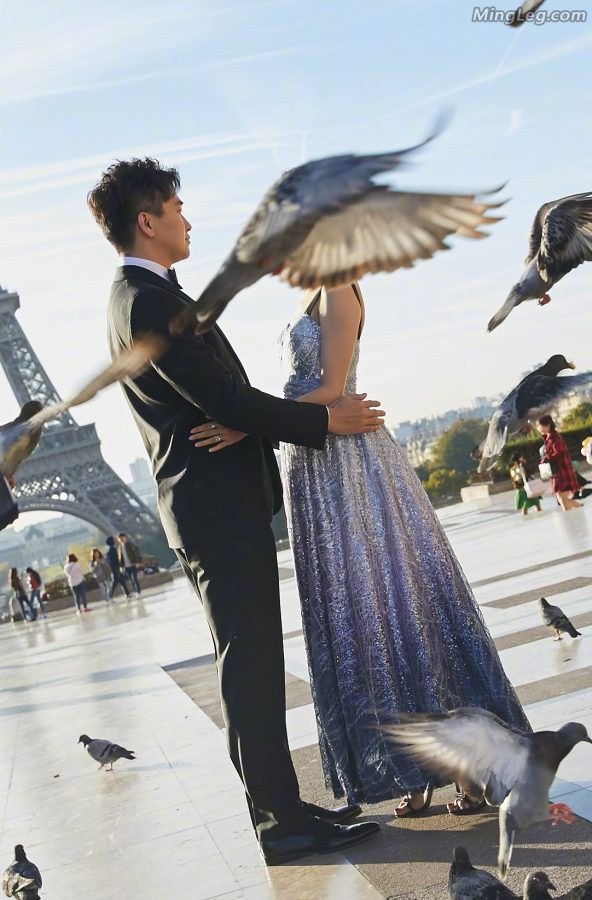 佟丽娅踩性感细高跟在巴黎放鸽子（第6张/共7张）