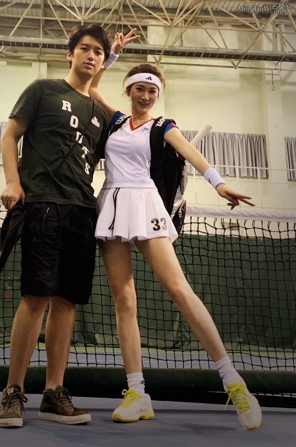 美女CEO尹峰打网球时的美丽玉腿（第3张/共9张）
