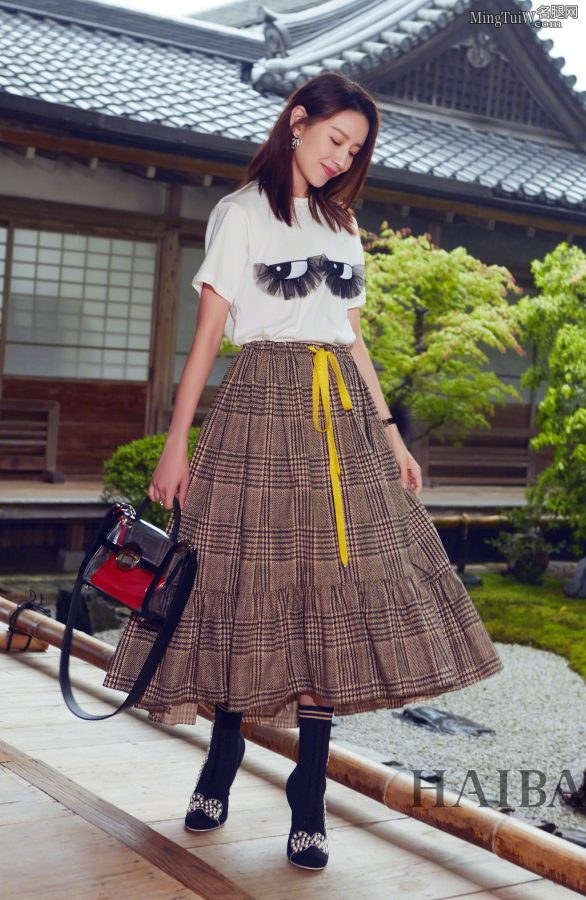 董洁穿各种样式的尖头高跟鞋陪你在雨中漫游京都（第5张/共14张）