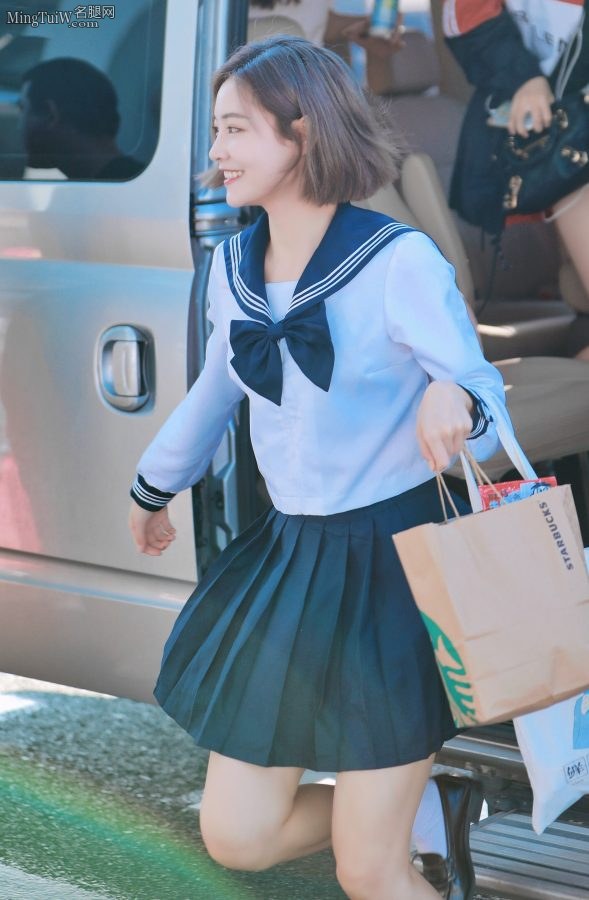 可爱的日系少女许佳琪穿校服外出（第3张/共5张）