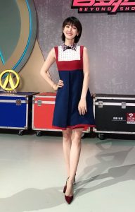 郭晓敏在《百变达人》节目上美腿配红色高跟鞋（第1张/共3张）