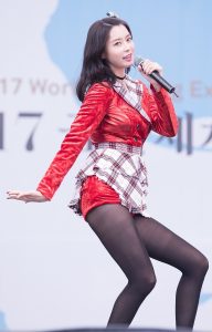 韩国女子Hello Venus组合黑丝袜和美腿台上劲舞[百度网盘]（第3张/共108张）