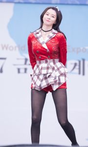 韩国女子Hello Venus组合黑丝袜和美腿台上劲舞[百度网盘]（第6张/共108张）