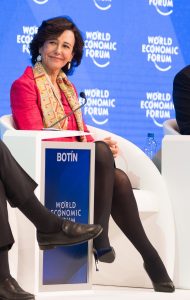 世界经济论坛西班牙商界女高管Ana Botín穿厚黑丝高跟翘二郎腿坐姿（第4张/共10张）
