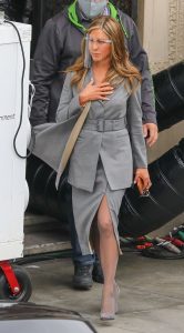 Jennifer Aniston腿穿灰色丝袜外出（第1张/共5张）