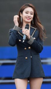 T-ara朴智妍黑色西服无裤装显现美丽大腿（第2张/共14张）