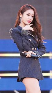 T-ara朴智妍黑色西服无裤装显现美丽大腿（第6张/共14张）