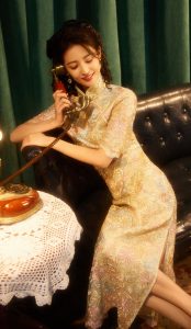 陈钰琪拍摄复古美照穿上旗袍展露迷人曲线（第3张/共6张）