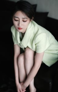 陈钰琪唯美写真，精致美颜和白滑细腿（第3张/共8张）