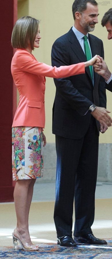 西班牙王妃Letizia Ortiz穿透明高跟鞋露青筋脚背（第4张/共7张）