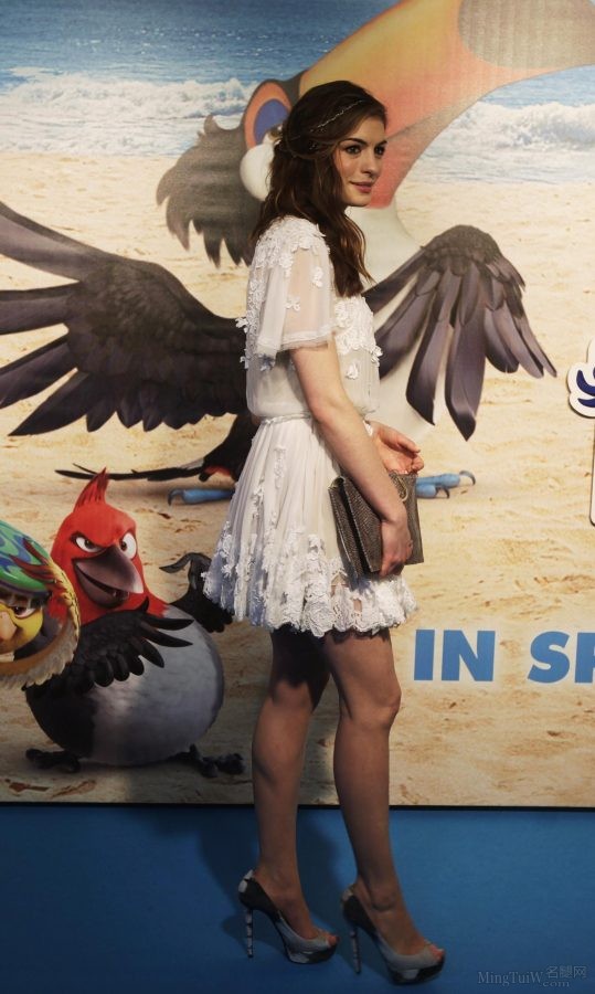 电影明星安妮·海瑟薇美腿穿防水台高跟宣传电影（第3张/共3张）