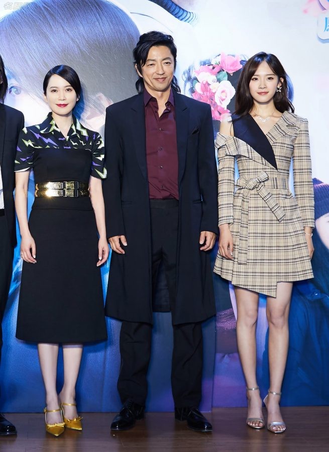 成熟女星俞飞鸿和新生代美少女卢洋洋出席电影首映礼（第1张/共5张）