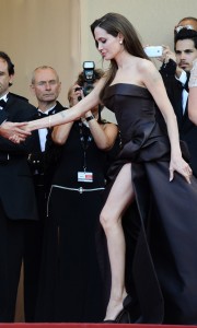 Angelina Jolie 安吉丽娜·朱莉开叉露出美丽匀称的大腿（第4张/共6张）