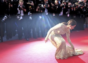Eva Longoria 伊娃·朗格利亚 金色高贵礼服包裹着圆臀（第1张/共9张）