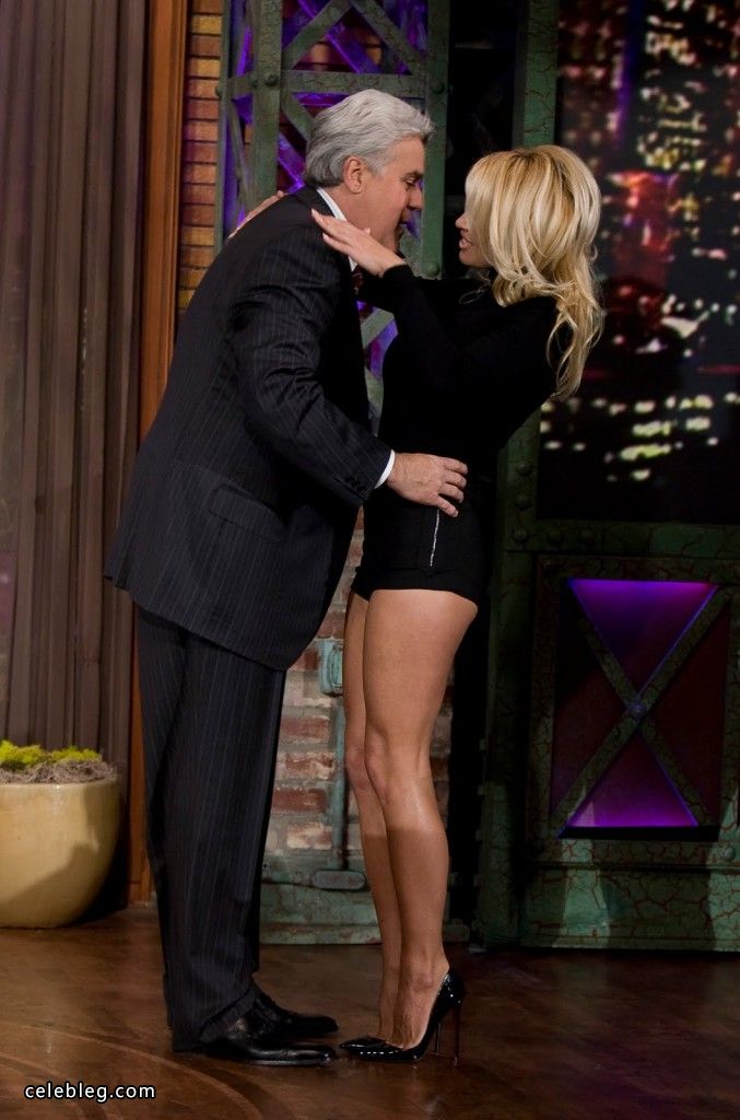 Pamela Anderson 帕米拉·安德森 超短裤长腿玉足秀（第3张/共10张）