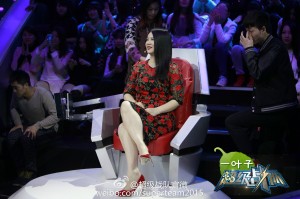 丰满肥女李湘超级战队节目大秀白腿细高跟（第1张/共9张）