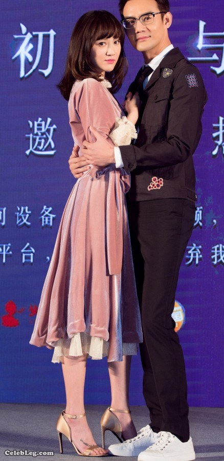 分裂女总裁陈乔恩穿睡衣宣传《放弃我，抓紧我》（第4张/共6张）