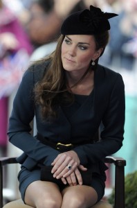 Kate Middleton凯特王妃匀称的肉丝玉腿玩到就是赚到（第4张/共17张）