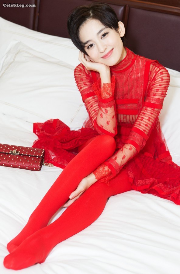 女星古力娜扎红色的厚丝袜脚（第1张/共5张）
