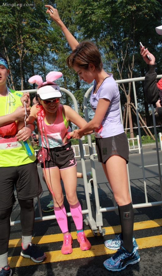伊一参加2016杭州马拉松好身材都是练出来的（第5张/共10张）