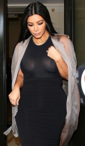 Kim Kardashian上衣透视这就上街了真开放（第1张/共17张）