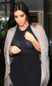 Kim Kardashian上衣透视这就上街了真开放（第5张/共17张）