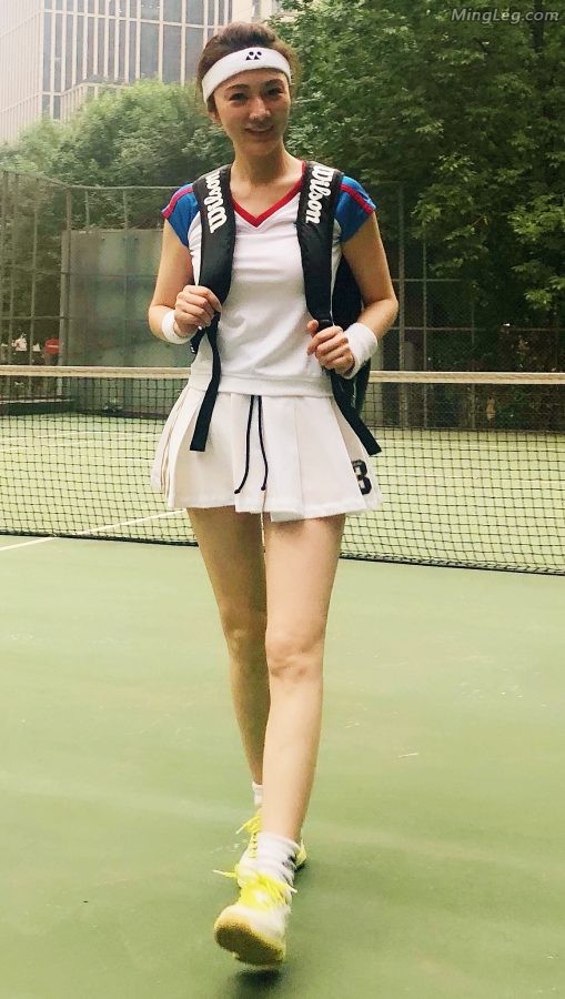 女老板尹峰网球场展示美腿不要放过她（第2张/共8张）