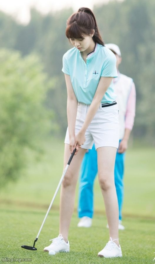 宋妍霏玩高尔夫球的美腿少女（第2张/共2张）