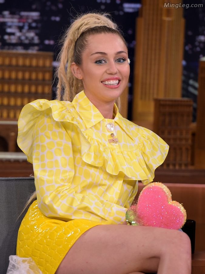 歌手Miley Cyrus着装奇异看腿就好（第3张/共4张）