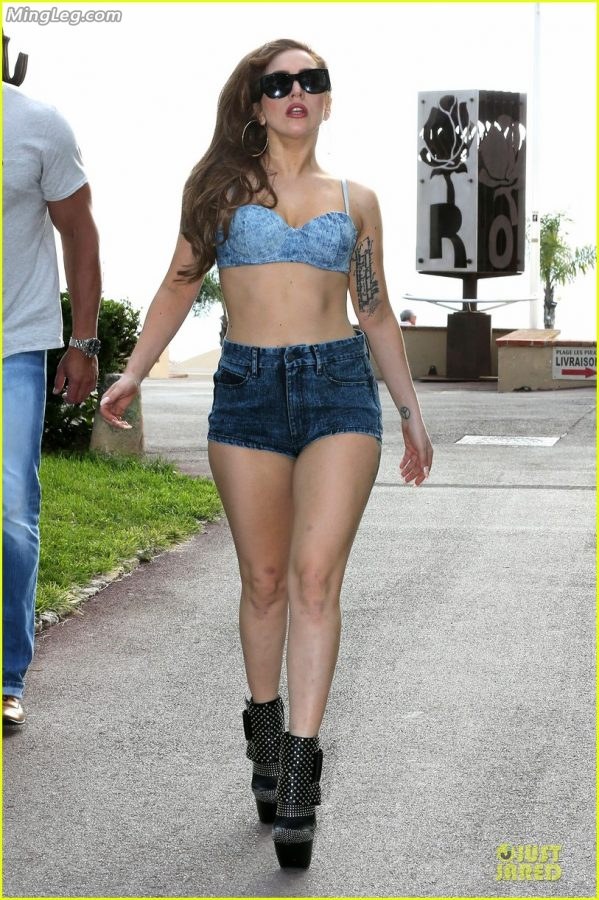 Lady Gaga内衣+热裤大腿好像古惑女（第18张/共18张）