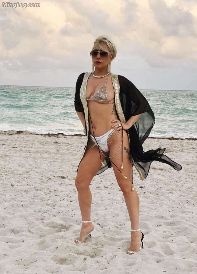 Lady Gaga海滩比基尼高跟鞋巨臀（第3张/共3张）