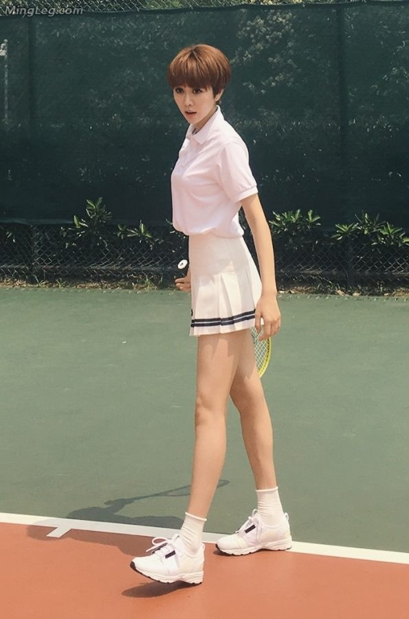 清新的短发美腿女孩姜妍打网球（第1张/共9张）