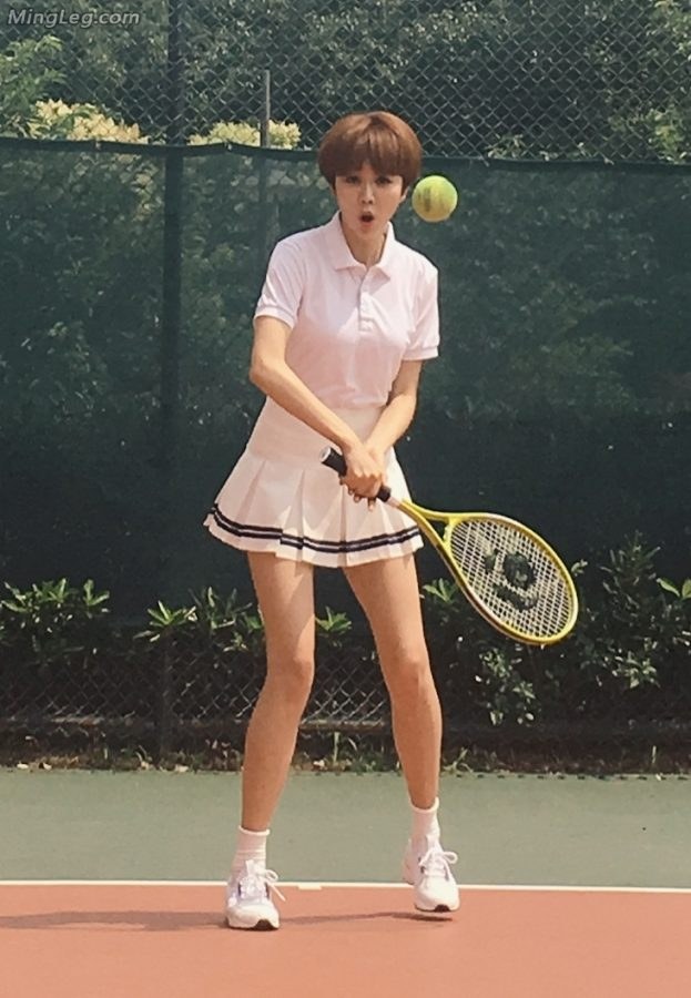 清新的短发美腿女孩姜妍打网球（第5张/共9张）