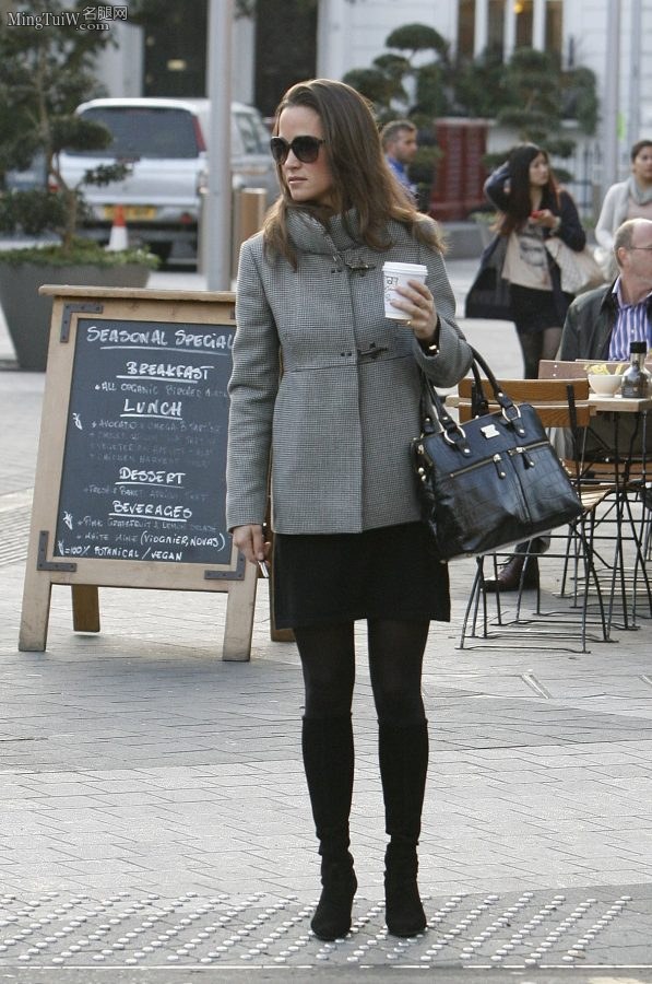 时髦的英国大姐姐Pippa Middleton冬天穿厚丝袜靴子外出（第9张/共18张）