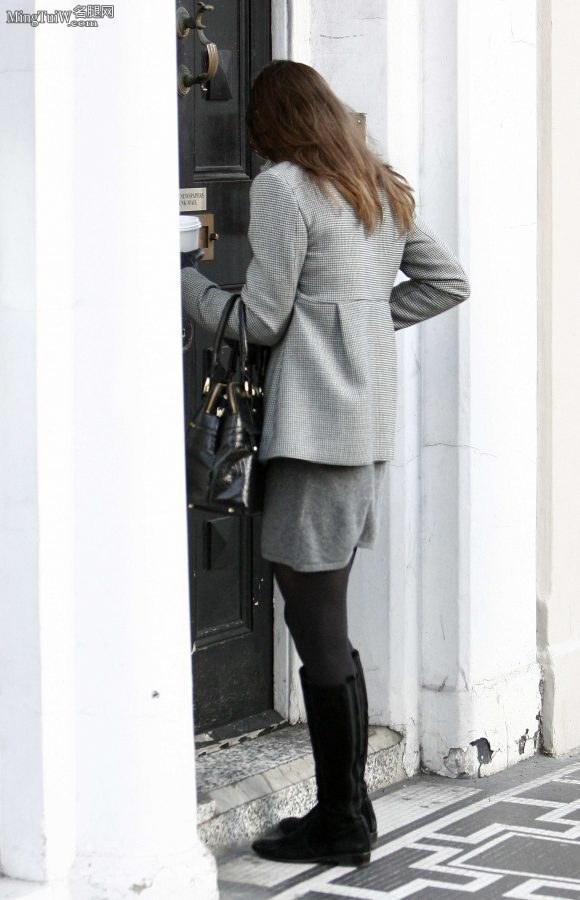 时髦的英国大姐姐Pippa Middleton冬天穿厚丝袜靴子外出（第18张/共18张）