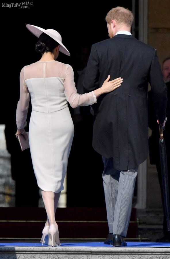 哈里王子的老婆梅根·马克尔腿上裹了透明的丝袜（第2张/共2张）
