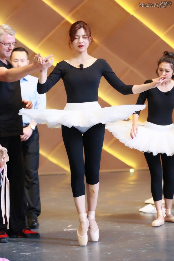 陈妍希练习芭蕾舞演绎足尖上的艺术（第4张/共8张）