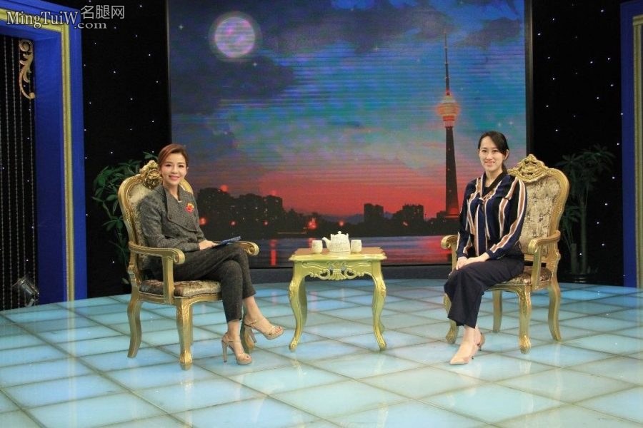 朱迅采访企业家现场秀出她的各种高跟鞋（第57张/共63张）