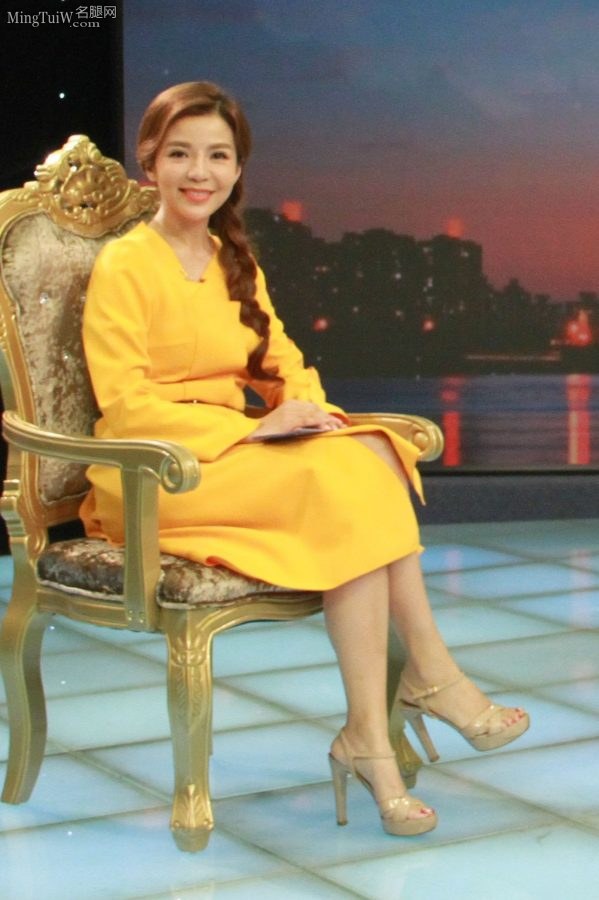 朱迅采访企业家现场秀出她的各种高跟鞋（第6张/共63张）