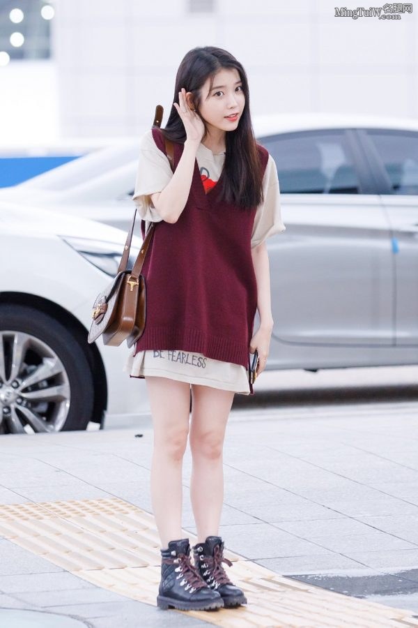 韩国美少女歌手李知恩机场白嫩的玉腿（第2张/共6张）
