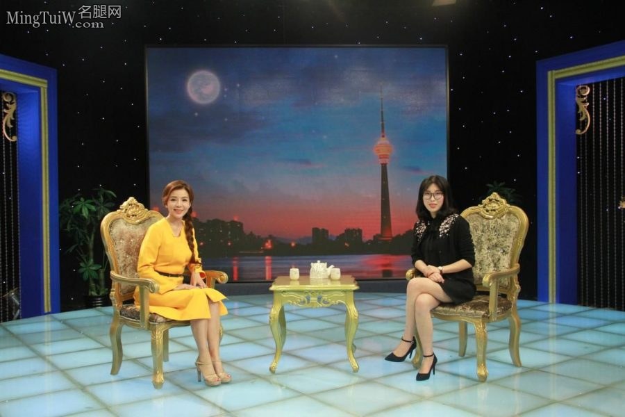 朱迅采访企业家现场秀出她的各种高跟鞋（第8张/共63张）