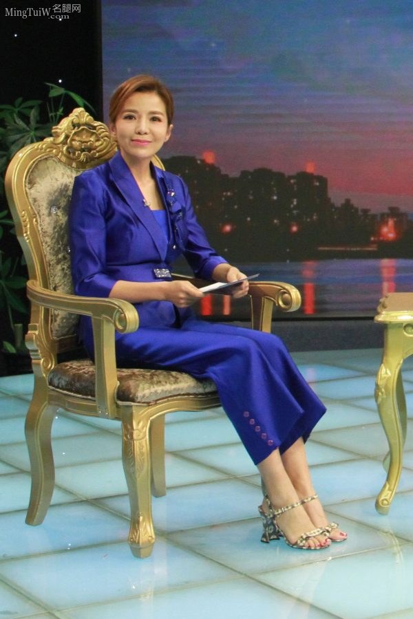 朱迅采访企业家现场秀出她的各种高跟鞋（第37张/共63张）