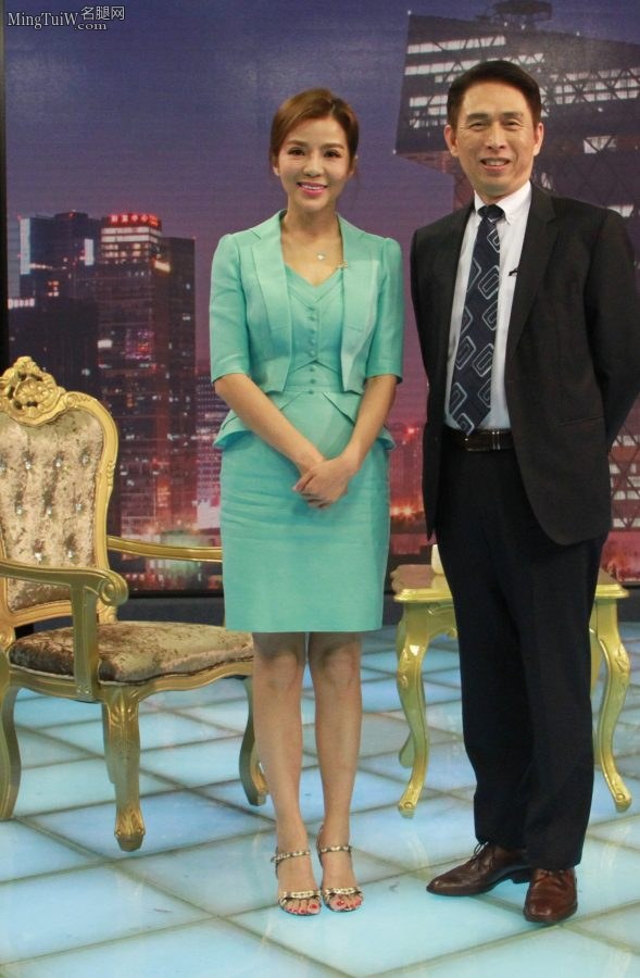 朱迅采访企业家现场秀出她的各种高跟鞋（第30张/共63张）